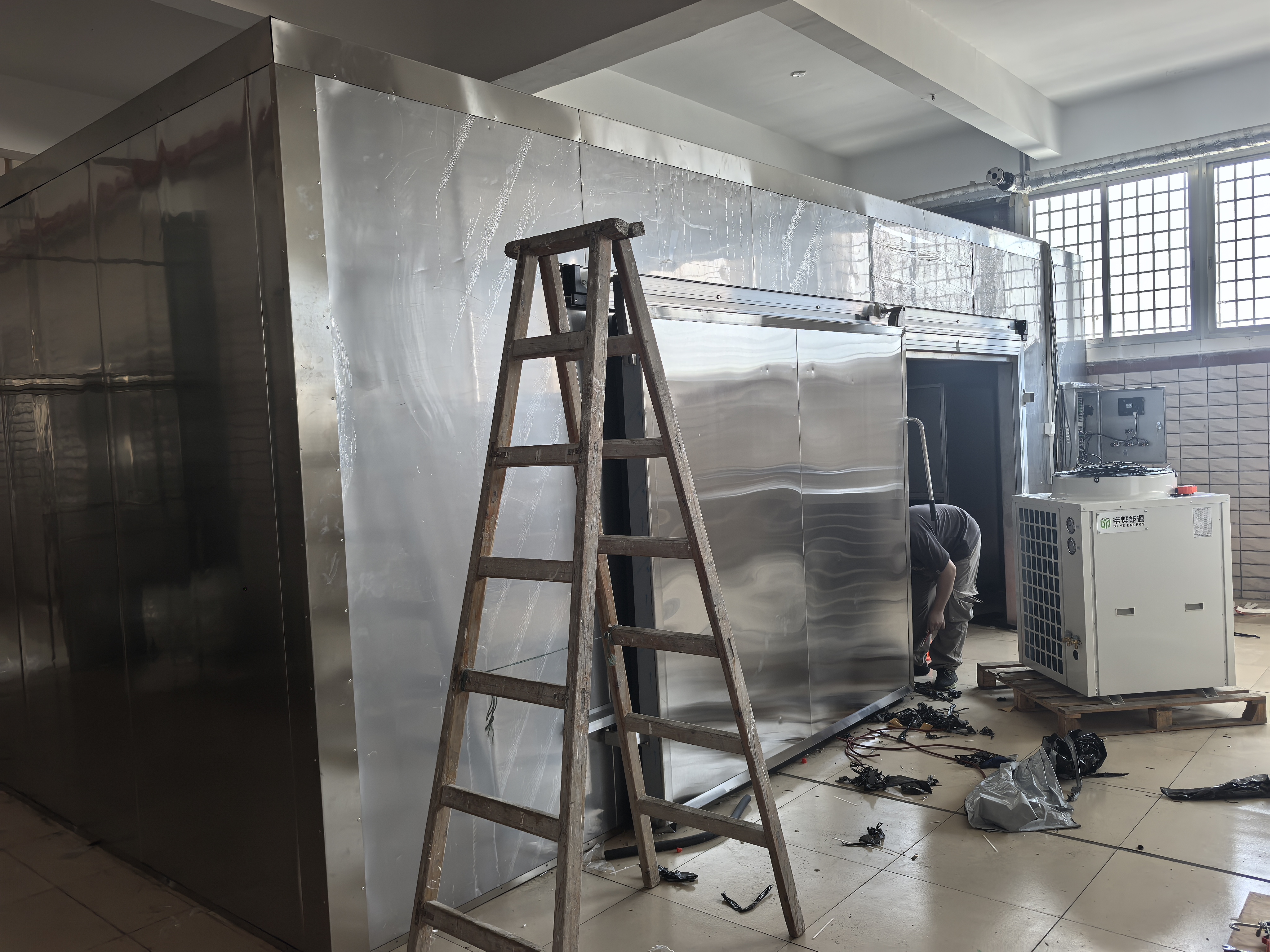 福建肉干烘干｜天然氣改熱泵 安裝進行中